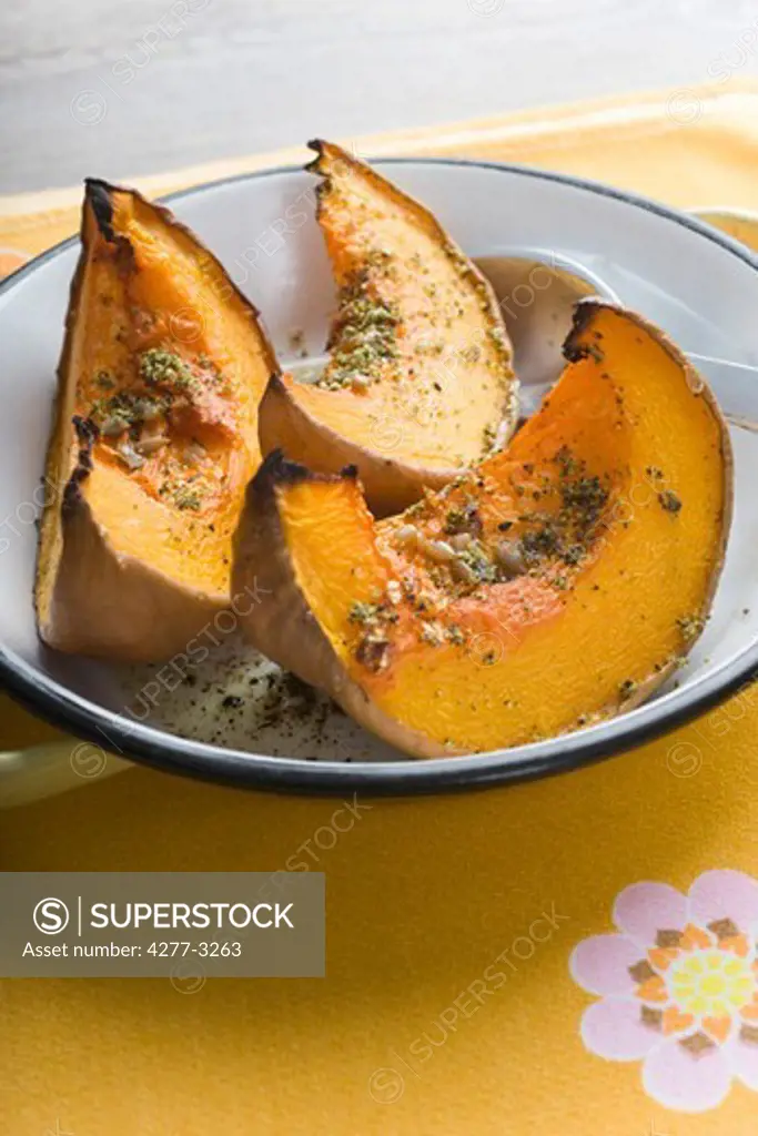 Pumpkin baked in aromatic salts