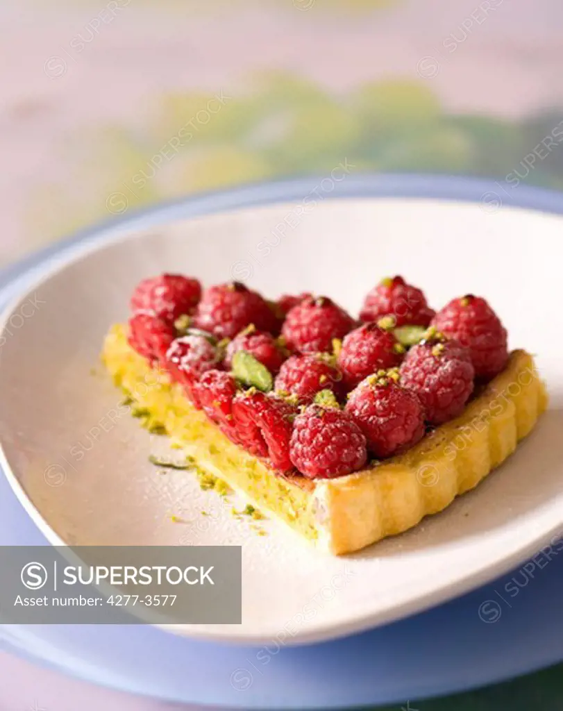Pie with raspberry and pistachios