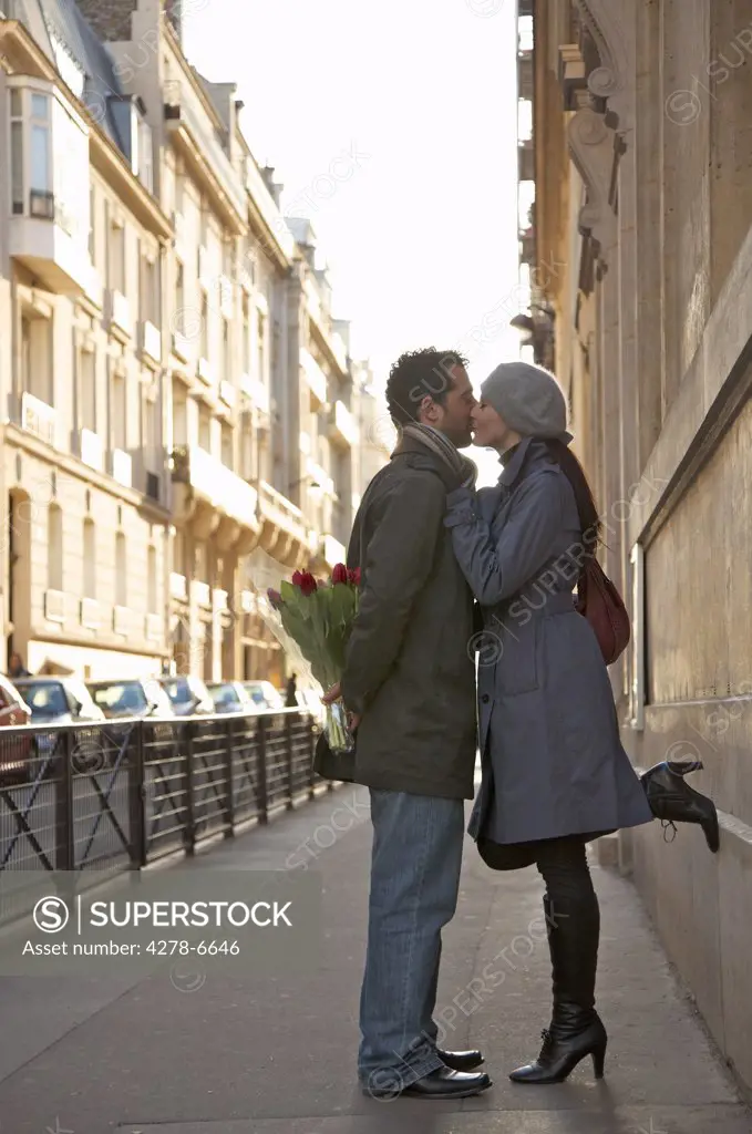 Young couple kissing in a city street