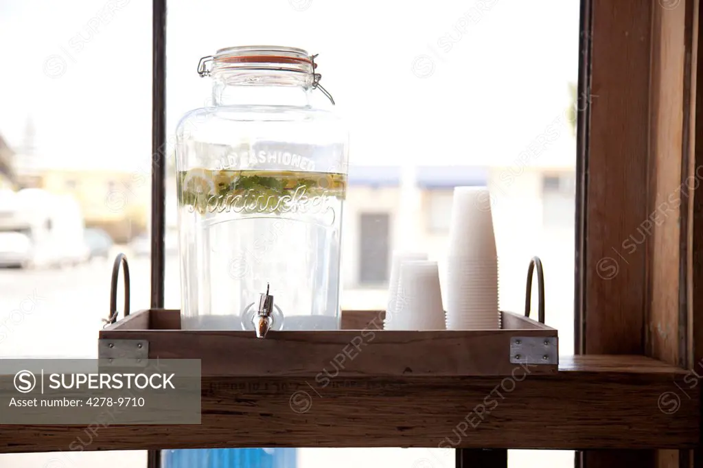Lemonade Glass Jar Dispenser and Plastic Cups