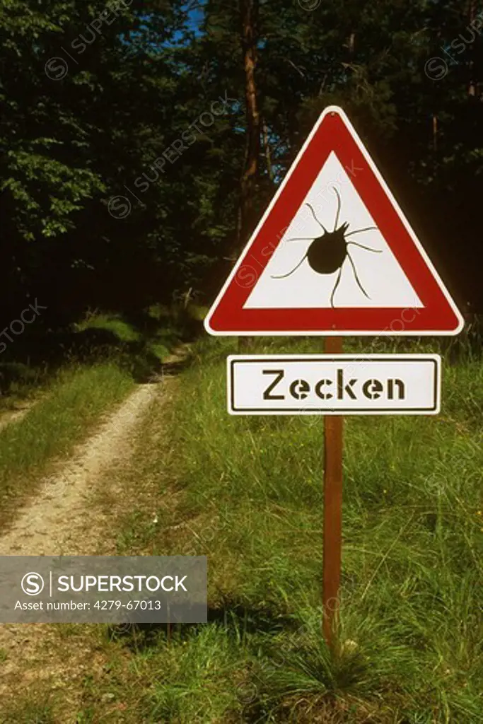 DEU, 2001: Castor bean tick (Ixodes ricinus), warning sign in forest .