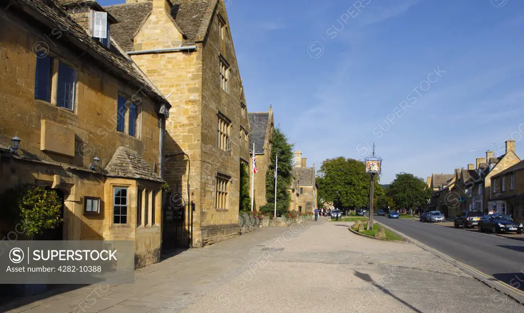 England, Worcestershire, Broadway. The Cotswolds village of Broadway, often referred to as the 'Jewel of the Cotswolds'.