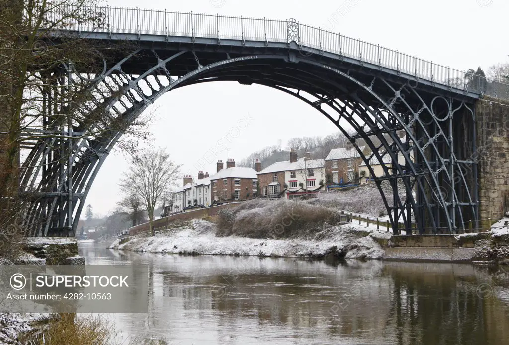 England, Shropshire, Ironbridge. The famous Iron Bridge over the River Severn at the Ironbridge Gorge in Winter.
