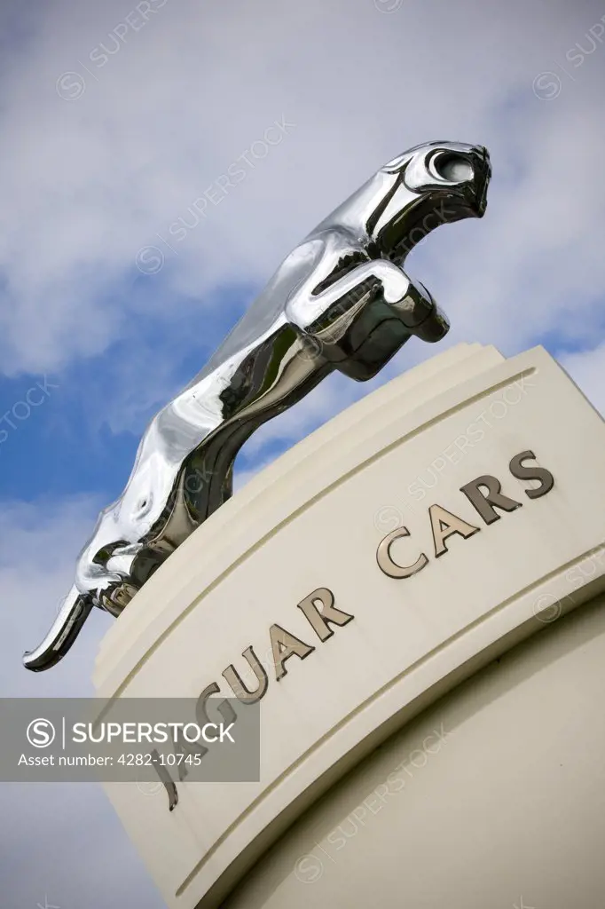 England, West Midlands, Castle Bromwich, Birmingham. Jaguar Cars sign and sculpted iconic marque outside their car plant in Castle Bromwich, Birmingham.