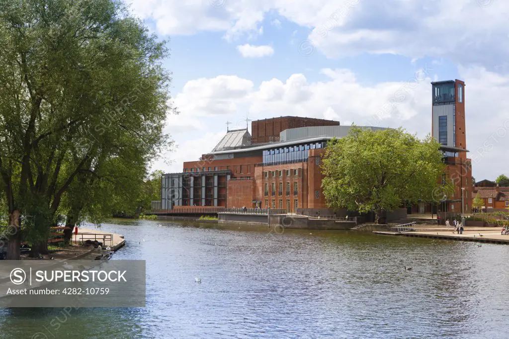 England, Warwickshire, Stratford-upon-Avon. Royal Shakespeare Company Theatre alongside the River Avon.