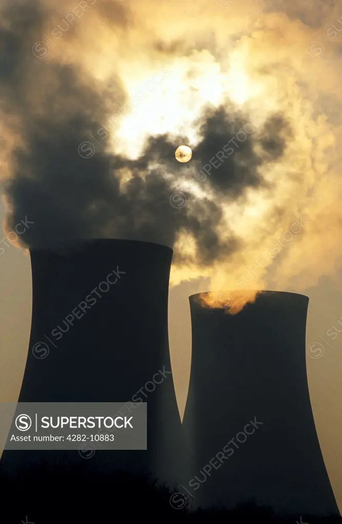 England, Oxfordshire, Didcot. Didcot cooling towers in the early morning.