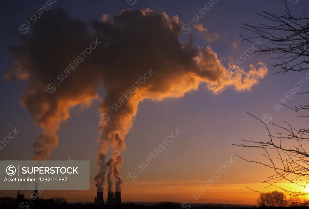 England, Oxfordshire, Didcot. Didcot power station during a winter sunrise.