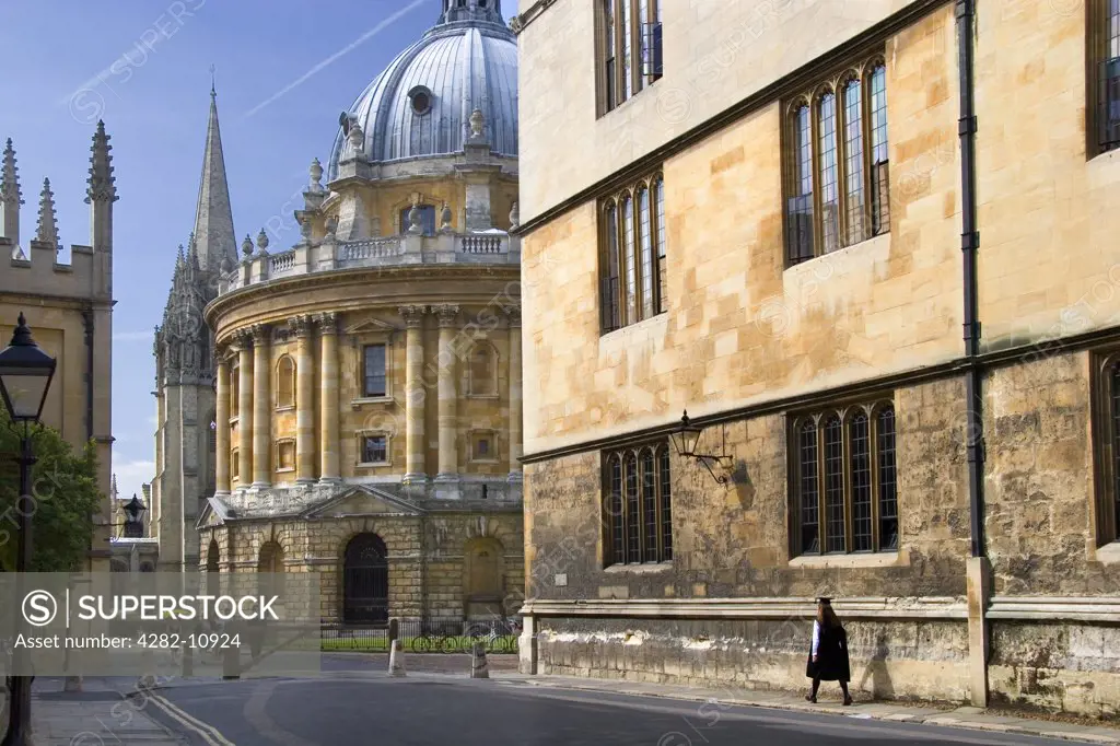 England, Oxfordshire, Oxford. Radcliffe Square in Oxford early in the morning.