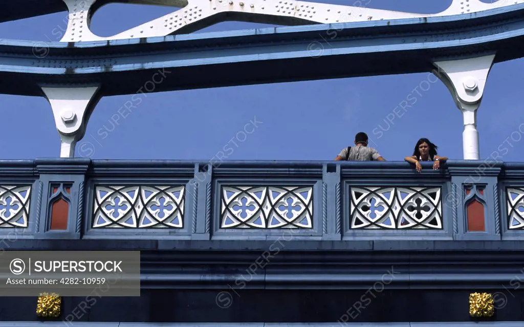 England, London, Tower Bridge. Couple on Tower Bridge.