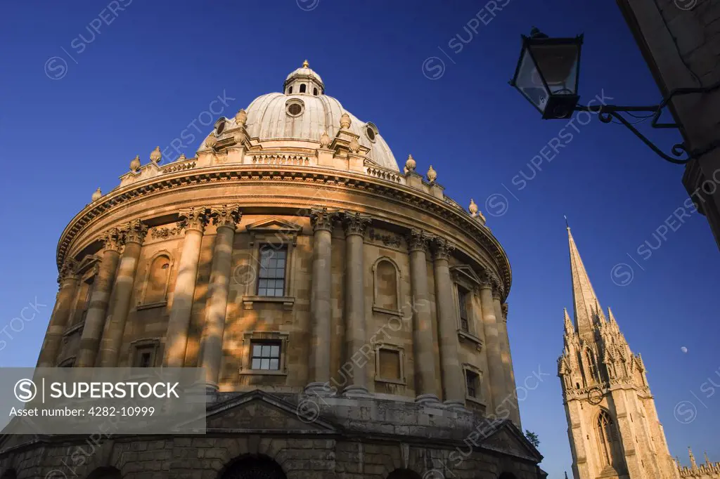 England, Oxfordshire, Oxford. Radcliffe Camera and St Mary's Church.