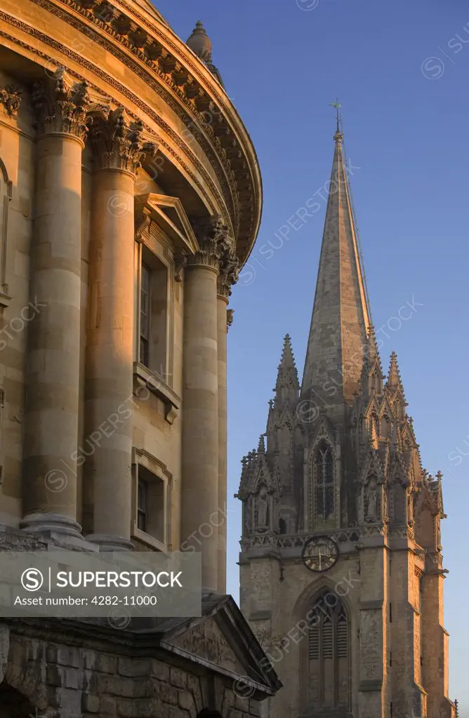 England, Oxfordshire, Oxford. Winter sunset over Radcliffe Camera and St Mary's Church.