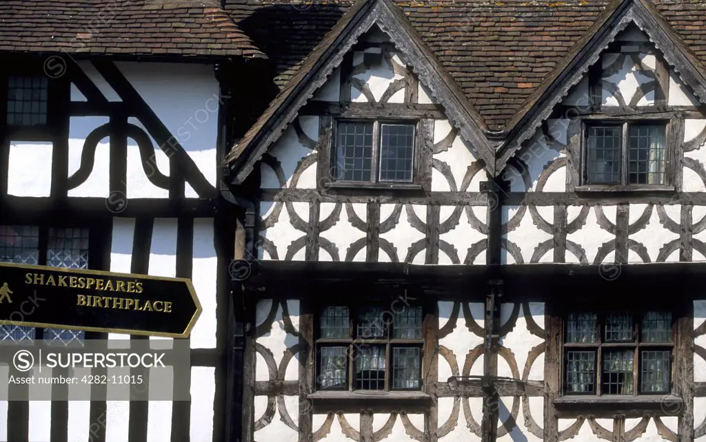 England, Warwickshire, Stratford upon Avon. Buildings in the High Street in Stratford upon Avon.
