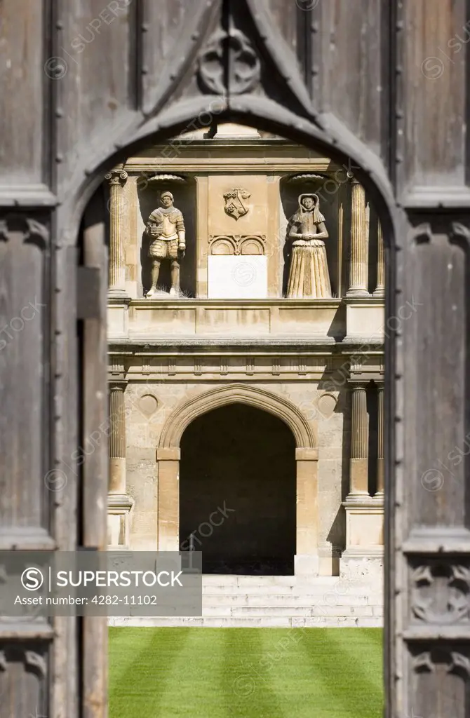 England, Oxfordshire, Oxford. Through the gate at Wadham College.