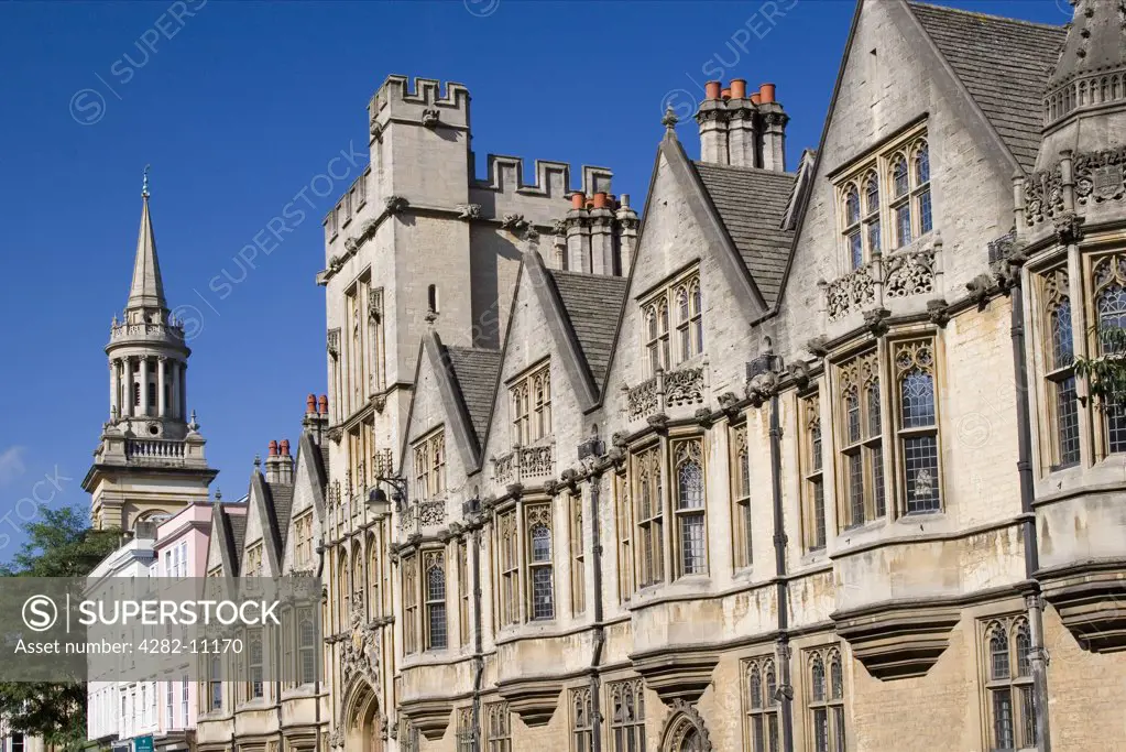 England, Oxfordshire, Oxford. Oxford High Street. Oxford is a city with a population of 134,248.
