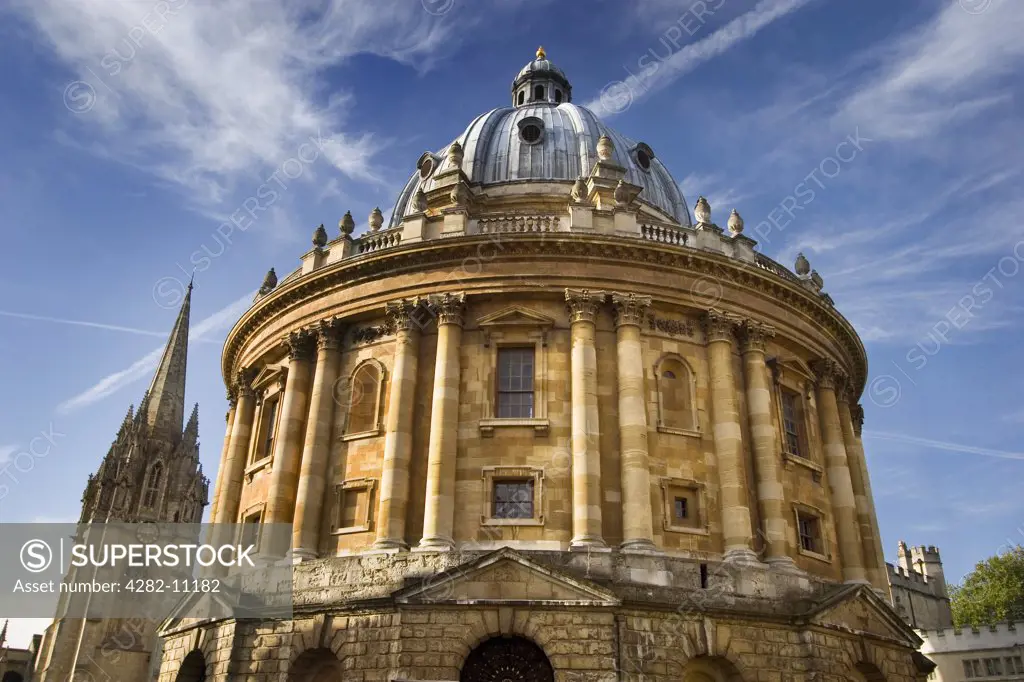 England, Oxfordshire, Oxford. Radcliffe Camera on an autumn morning. The building is named after John Radcliffe, a student of the university who became doctor to the King, and who made a large fortune.