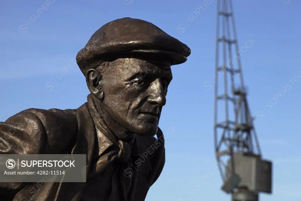 England, London, Royal Victoria Dock. The Dockers Statue by Les Johnson at the entrance to the ExCel Exhibition centre, depicting dockers at work as a reminder of the history of the area and its people.