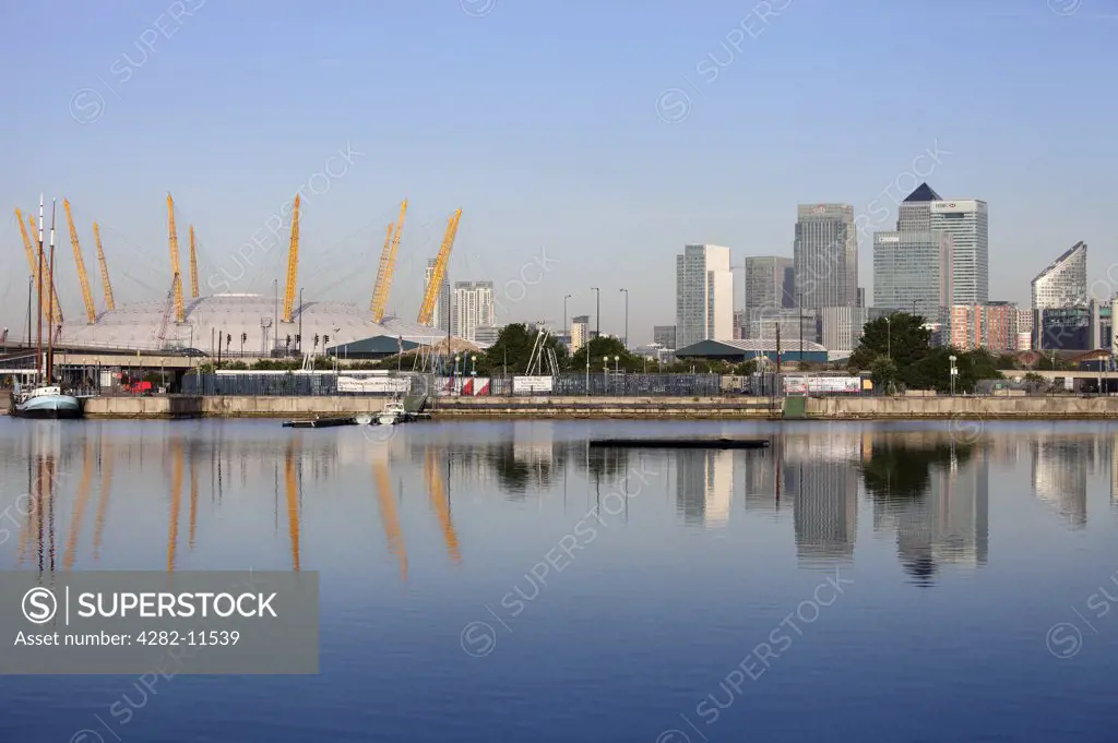 England, London, Docklands. The O2 (formerly known as the Millennium Dome) on the Greenwich peninsula in South East London and the Canary Wharf development, containing three of the UK's tallest buildings in the background.