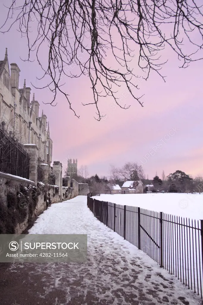 England, Oxfordshire, Oxford. A wintry sky over Dead Man's Walk in Oxford at dusk.