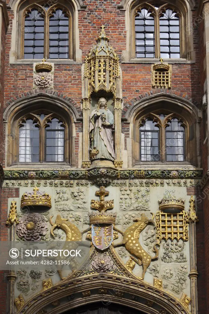 England, Cambridgeshire, Cambridge. The Great Gate (1516) of St John's College, Cambridge, adorned with the arms of the foundress Lady Margaret Beaufort and the figure of St John the Evangelist above.