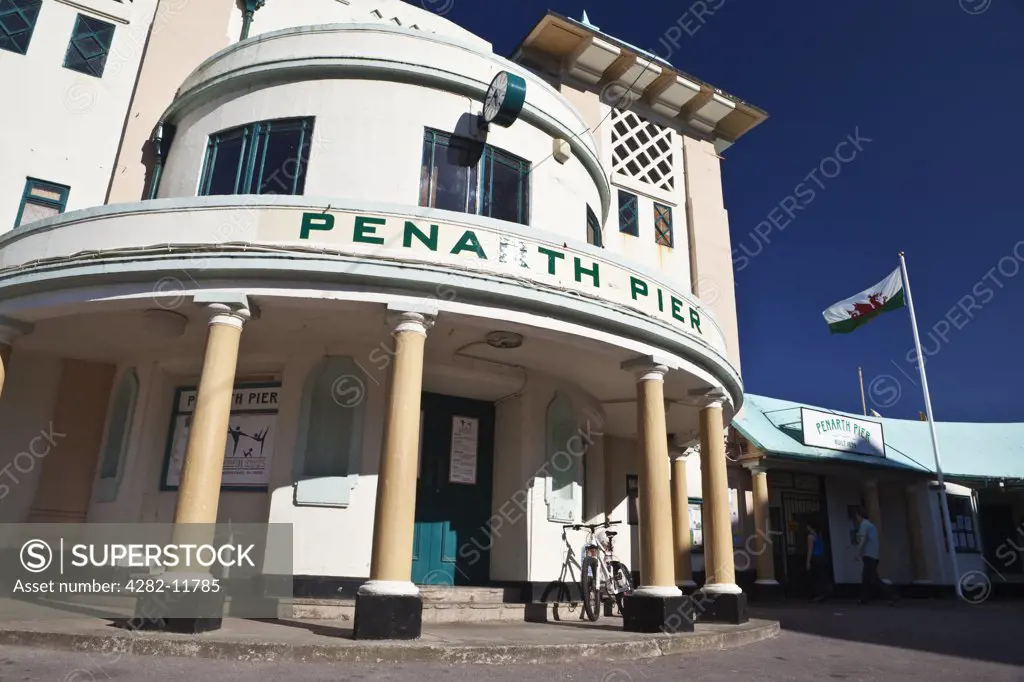 Wales, The Vale of Glamorgan, Penarth. The entrance to Penarth Pier, one of the last remaining Victorian piers in Wales.