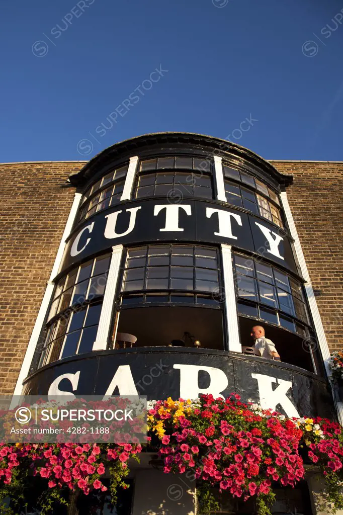 England, London, Greenwich. The Cutty Sark Tavern, a Georgian Free House built circa 1795 on the bank of the River Thames.