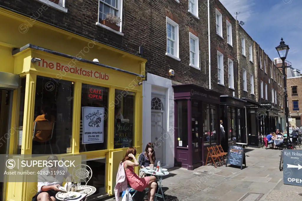 England, London, Islington. People eating outside cafes in Camden Passage.