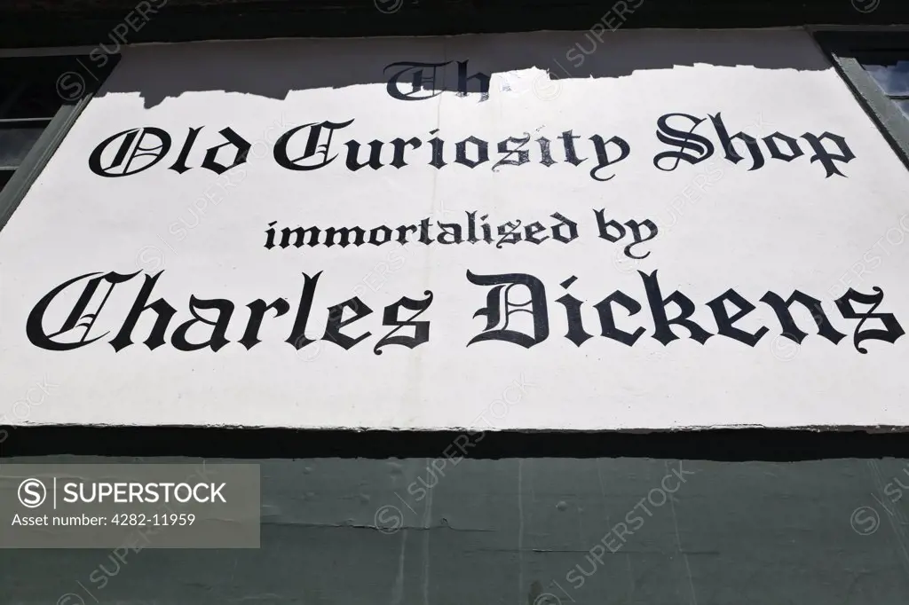 England, London, Holborn. The Old Curiosity Shop immortalised by Charles Dickens. The sixteenth century shop is probably the oldest in central London.