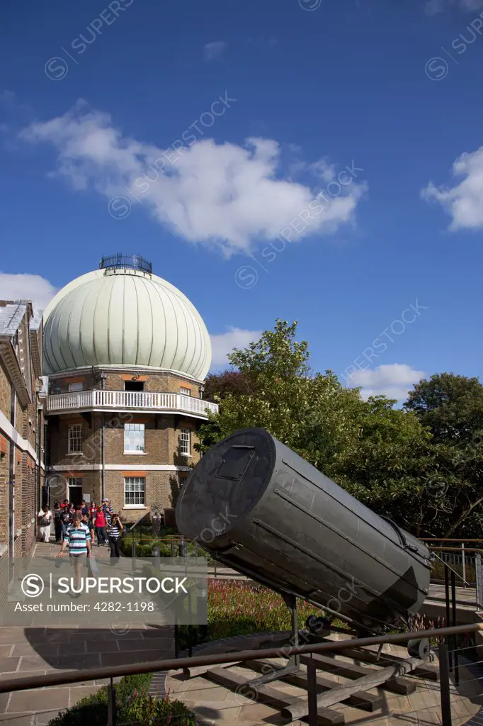 England, London, Greenwich. The remaining 10 feet of William Herschel's 40-foot telescope, also known as the Great Forty-Foot telescope, in the Royal Observatory, Greenwich.