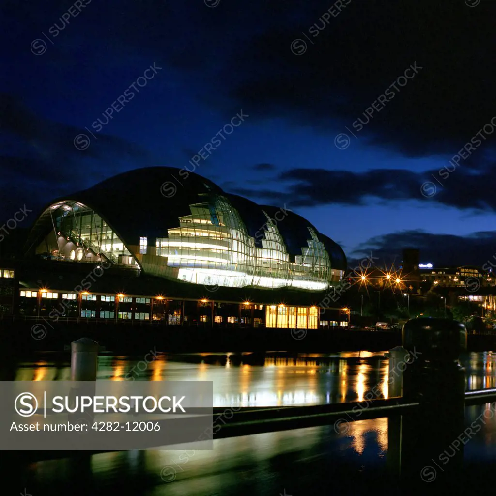 England, Tyne and Wear, Sage Centre. Sage Centre at night. Designed by Lord Foster, it is a centre for musical education and performance.