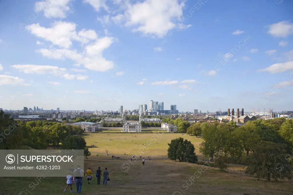England, London, Greenwich. A view over Greenwich Park to the skyscrapers in Canary Wharf.