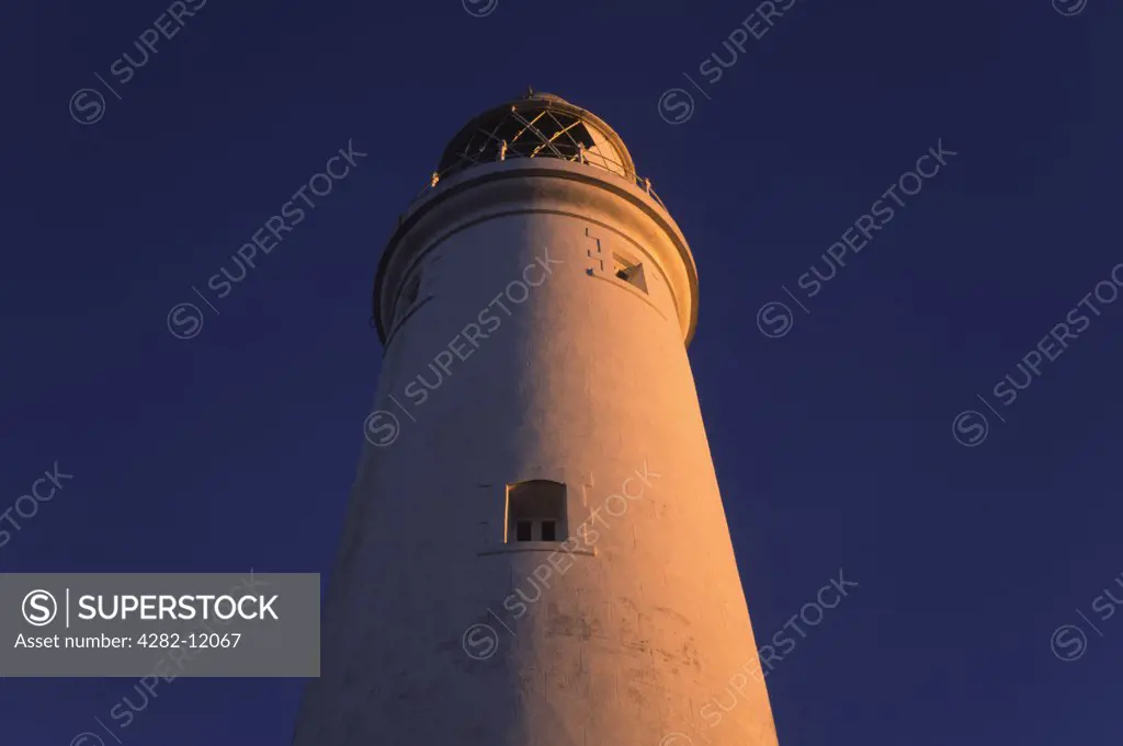 England, Tyne and Wear, St Marys Island. Warm evening sun illuminates St Mary's Lighthouse in Whitley Bay.