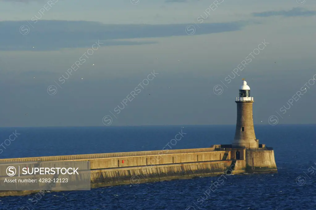 England, North Tyneside, Tynemouth. The North Tyne pier lighthouse guides ships coming through the River Tyne from the North Sea.