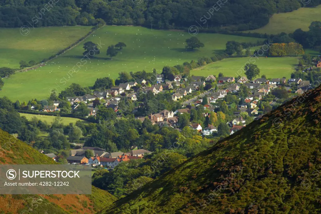 England, Shropshire, Church Stretton. View looking towards Church Stretton from the Long Mynd in early autumn, looking across the green and red expanse of this popular hiking and gliding plateau.