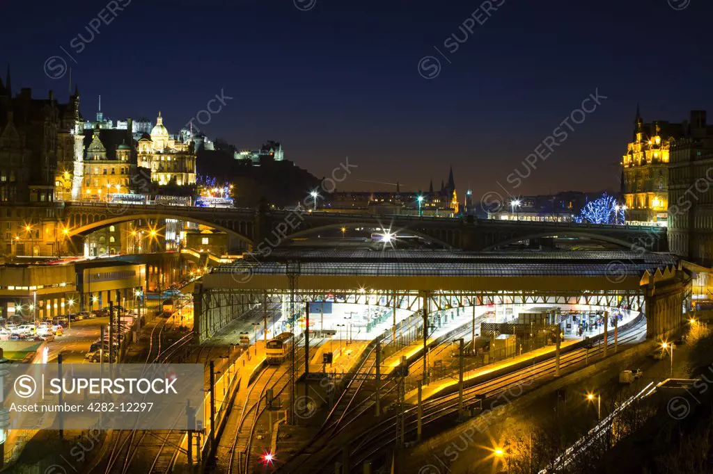 Scotland, City of Edinburgh, Edinburgh. Waverley station, the principal railway station in Edinburgh, situated beneath the North Bridge linking the two towns.