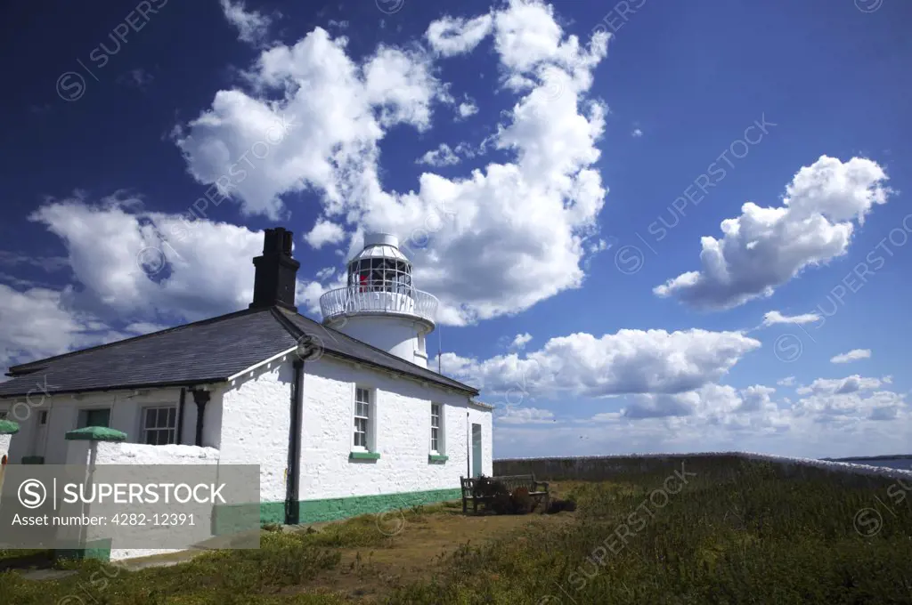 England, Northumberland, Farne Islands. A lighthouse on the Farne Islands, part of the Northumberland Heritage Coast.