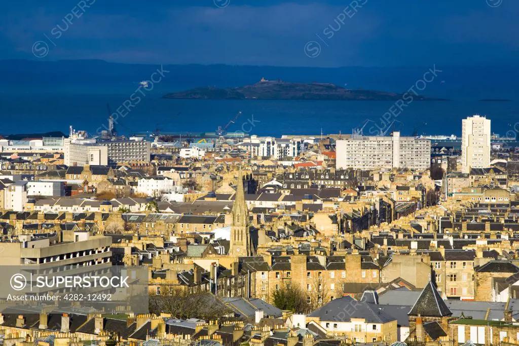 Scotland, City of Edinburgh, Edinburgh. Looking across Edinburgh City New Town to The Firth of Forth.