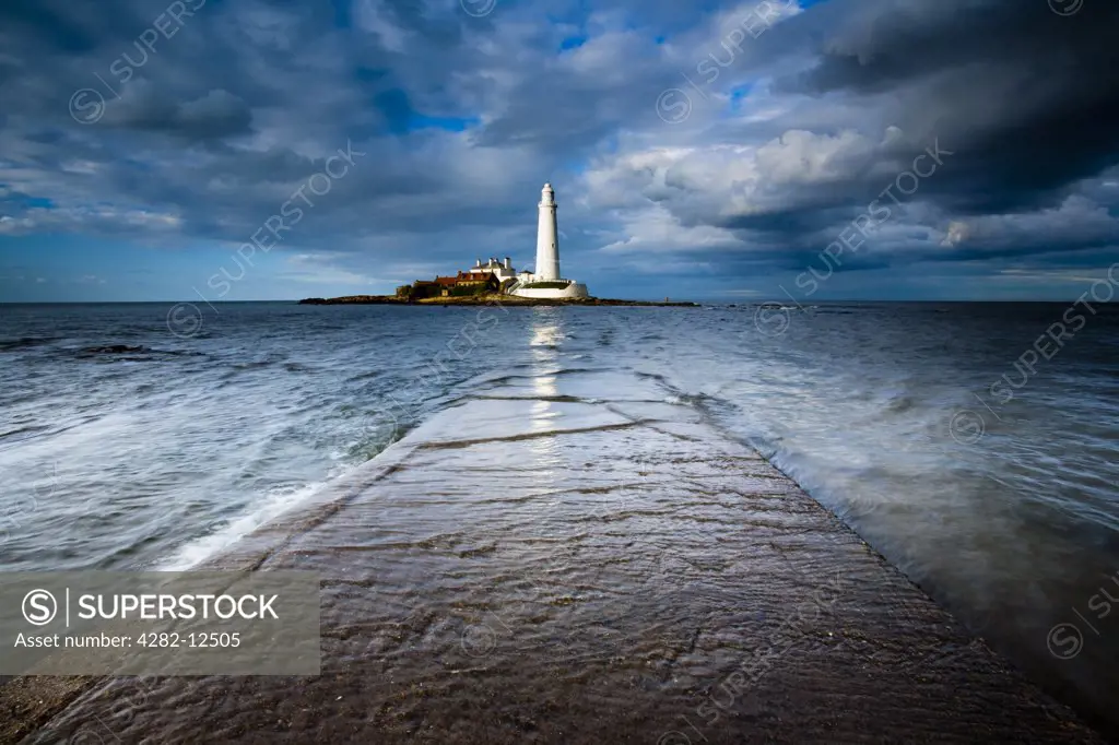 England, Tyne and Wear, Whitley Bay. Incoming tide engulfs the causeway linking St Mary's Island & lighthouse to the mainland.