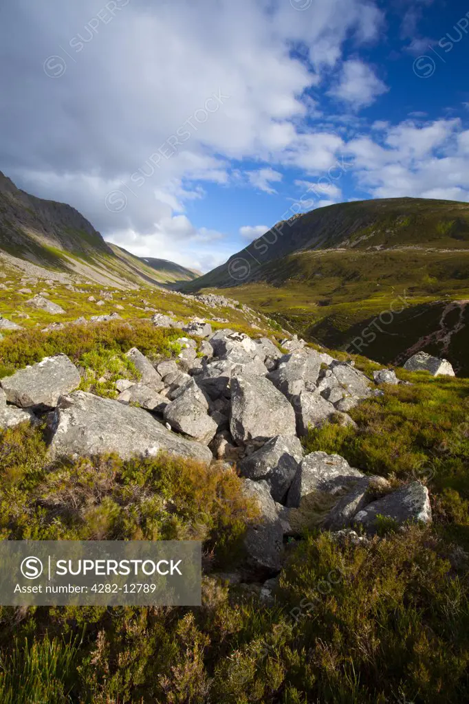 Scotland, Highland, Cairngorms National Park. Looking towards the Lairig Ghru from the foothills of the Lurchers Crag in the Cairngorms National Park.