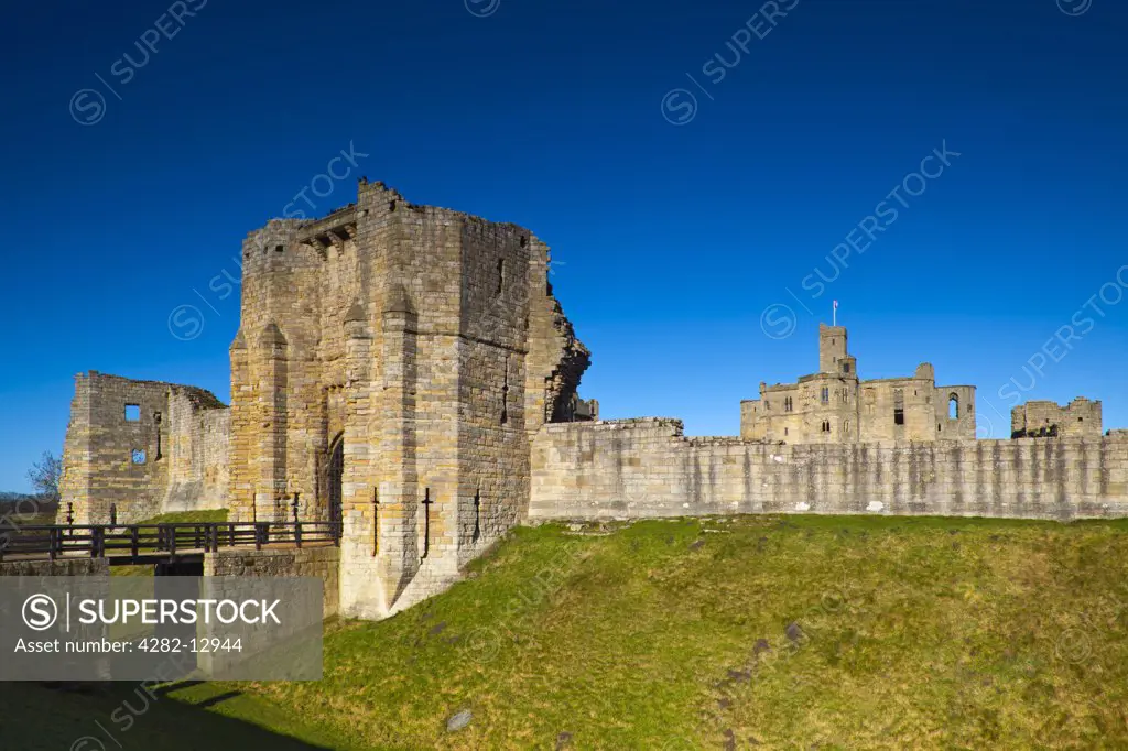 England, Northumberland, Warkworth. Warkworth Castle, a 12th century stone motte and bailey fortress located on a defensive mound in the village of Warkworth.