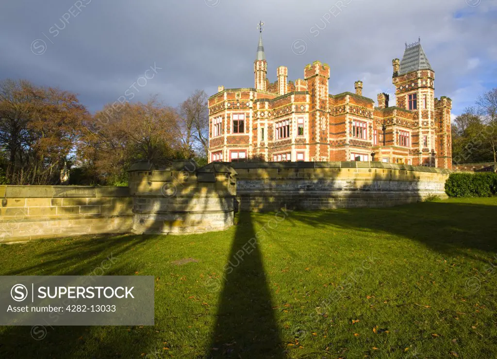 England, Tyne and Wear, Gateshead. Saltwell Towers situated in Saltwell Park, a fine example of a Victorian Park located in the heart of Gateshead.