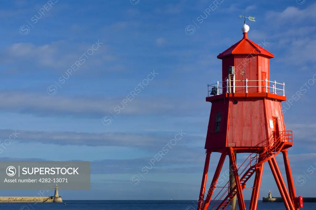 England, Tyne and Wear, South Shields. The South Groyne Lighthouse in South Shields, with the North Pier Lighthouse in the distance.