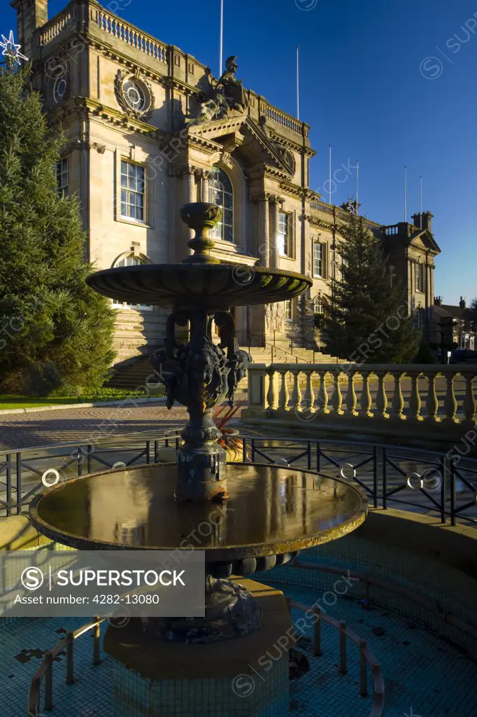England, Tyne and Wear, South Shields. An ornate fountain in the grounds of the South Shields Town Hall, opened in 1910 and often used in Catherine Cookson television dramas.