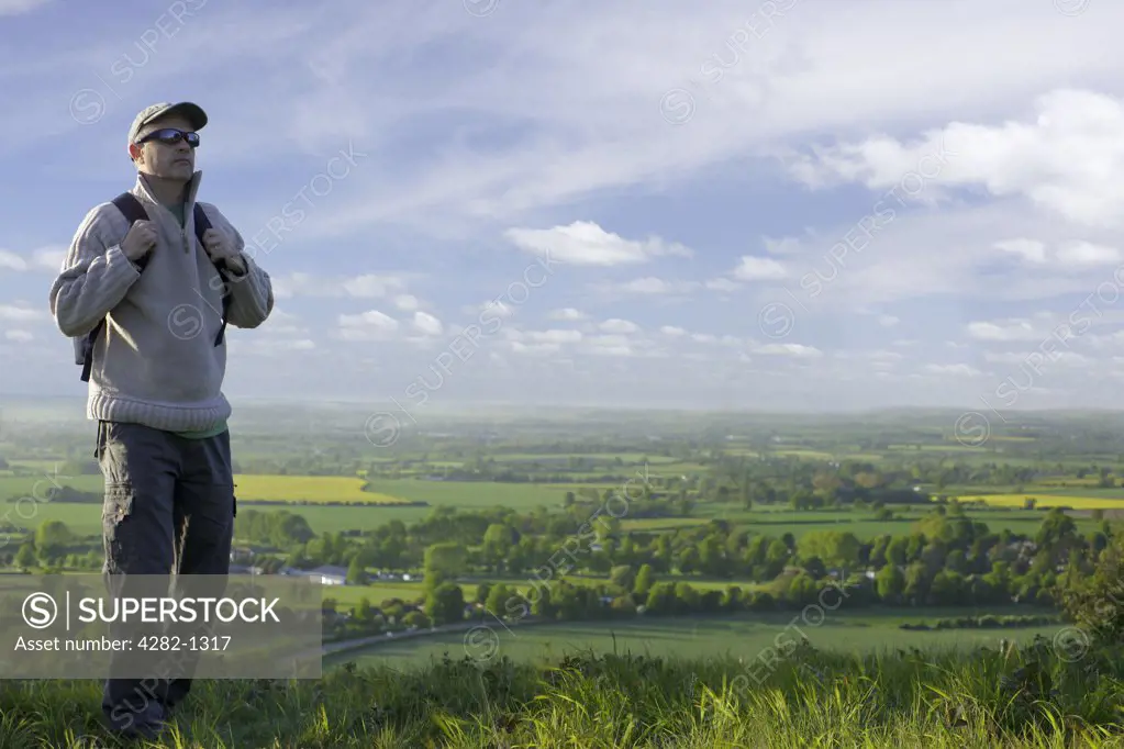 England, Buckinghamshire, Stokenchurch. A man carrying a rucksack on his back, hiking in the Chiltern Hills.