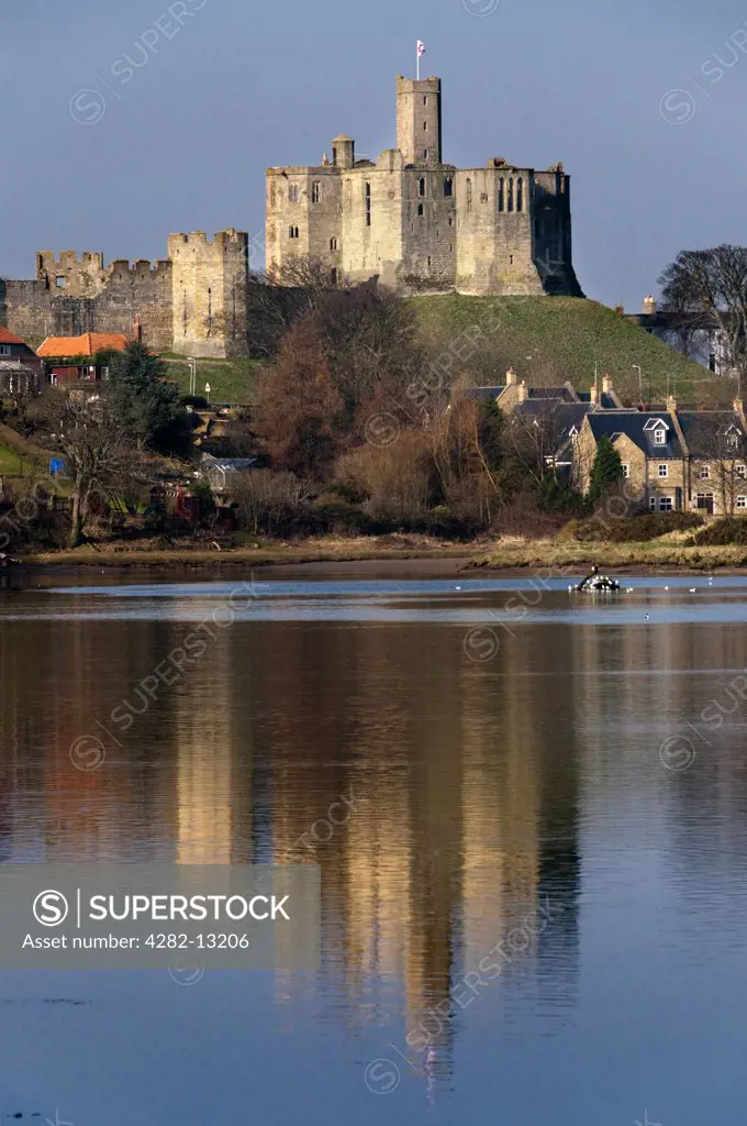 England, Northumberland, Warkworth. The ruins of Warkworth Castle sited above the River Coquet.