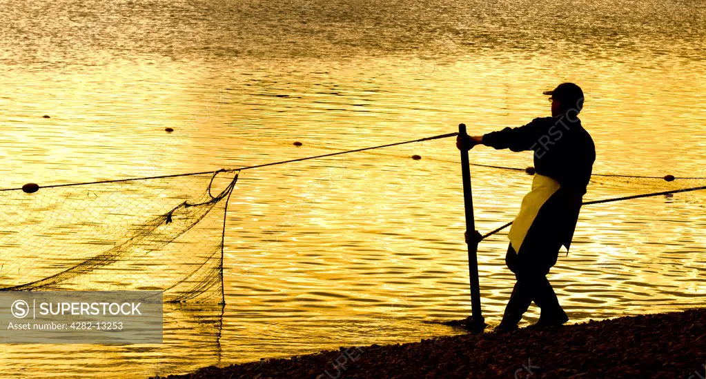 England, Northumberland, Berwick-Upon-Tweed. Salmon Fishing on the River Tweed.