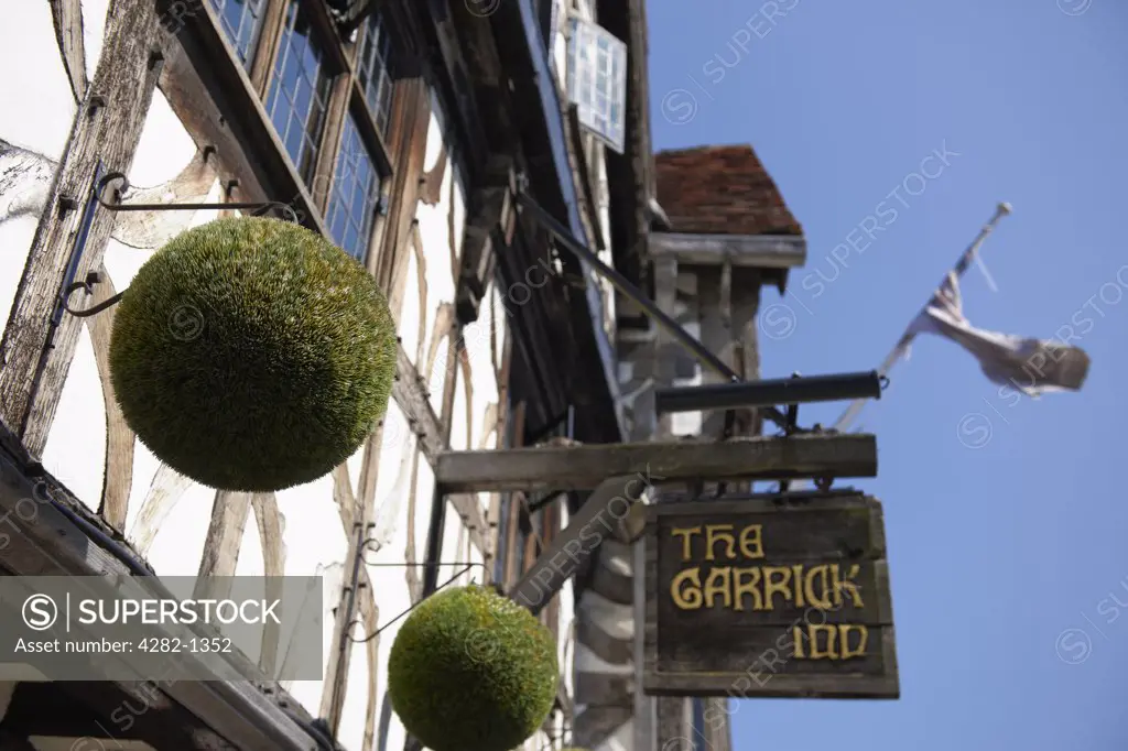 England, Warwickshire, Stratford-upon-Avon. Wooden signage hanging outside The Garrick Inn, a traditional black and white pub which dates back to the 14th Century in Stratford-upon-Avon.