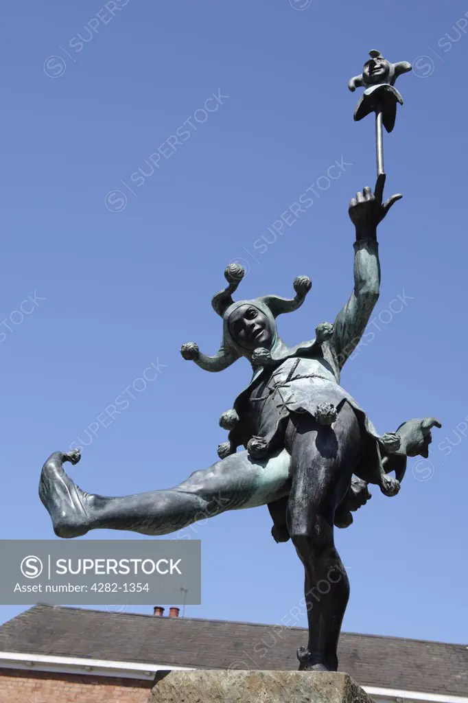 England, Warwickshire, Stratford-upon-Avon. A statue of The Jester from Twelfth night in Stratford-upon-Avon.