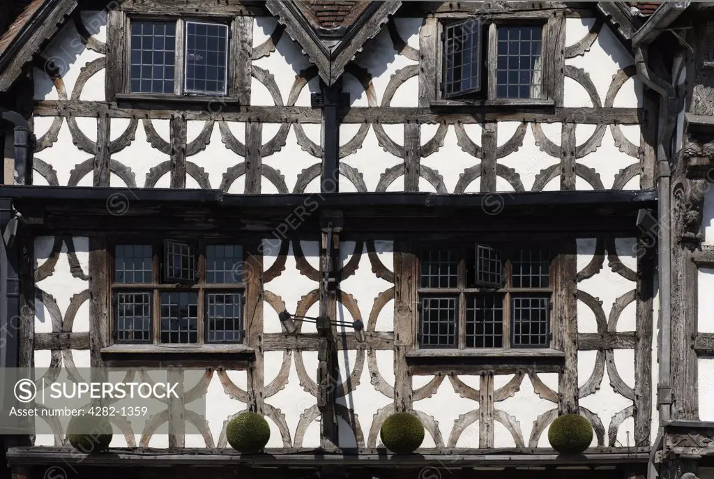 England, Warwickshire, Stratford-upon-Avon. The windows of the first and second floors of the Garrick Inn, a traditional black and white pub which dates back to the 14th Century on the main high street in Stratford-upon-Avon.