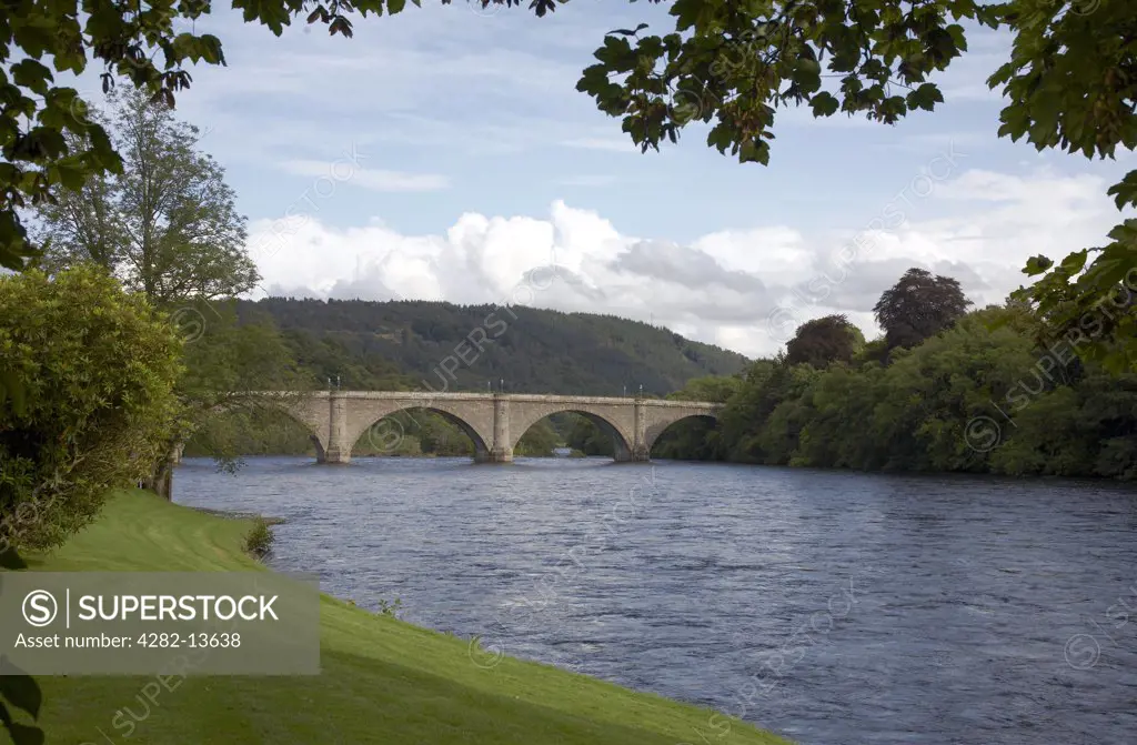 Scotland, Perth and Kinross, Dunkeld. Dunkeld bridge over the River Tay between Dunkeld and Birnam by Thomas Telford, completed 1809.