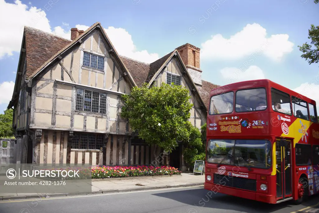 England, Warwickshire, Stratford-upon-Avon. A sightseeing tour bus outside Hall's Croft, once the home of Shakespeare's daughter Susanna.